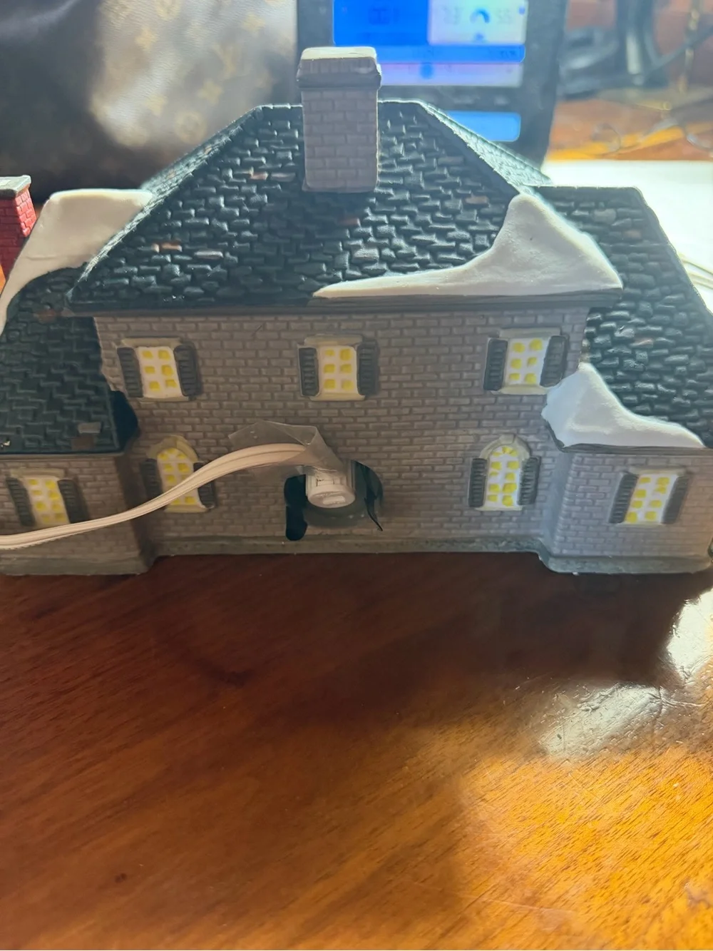 Lemax Dickensvale Porcelain Lighted House - Red, Black & White Box